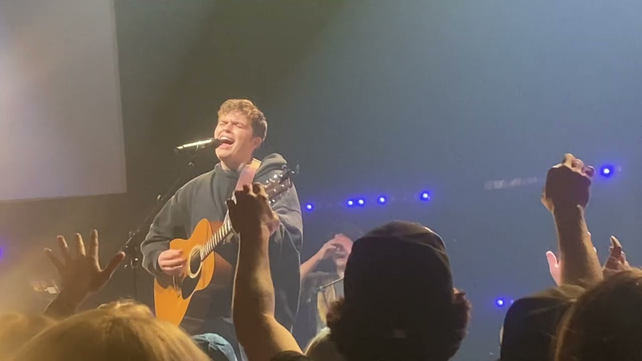 Josiah Queen live in concert